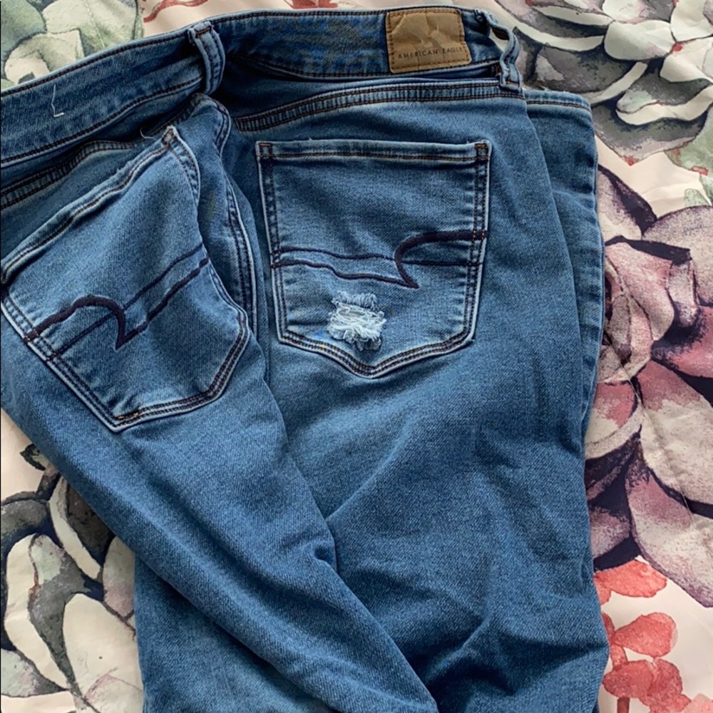 American eagle distressed jeans